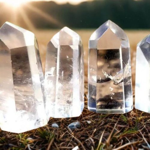 Cuarzos maestros de Tameana Salush Nahí energizándose con la luz del sol, herramienta esencial en la terapia vibracional pleyadiana - Curso Tameana Salush Nahí de La Alquimia del Alma